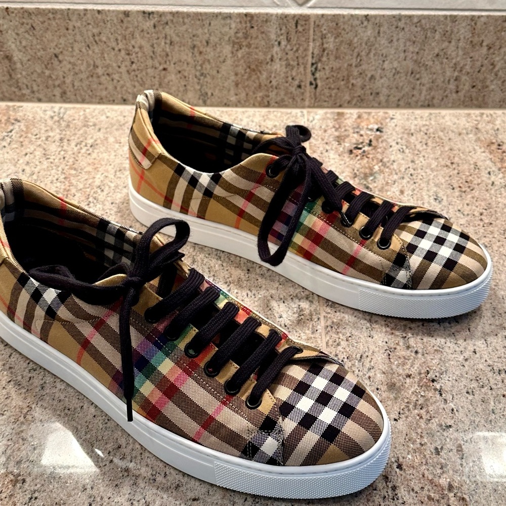 Burberry sneakers from the rainbow collection.